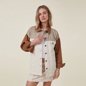 💙 NWT Cotton On Cream and Brown Oversized Lightweight Jean Jacket XS/SMALL